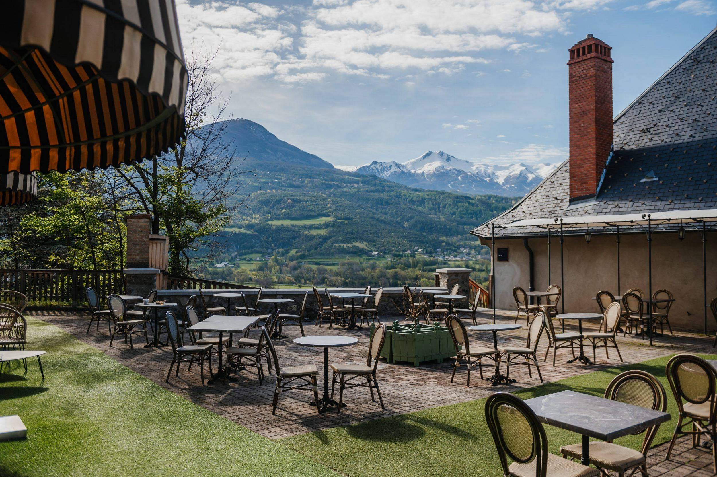 La Terrasse de La Robéyère vue montagne- Hôtel / Restaurant / SPA