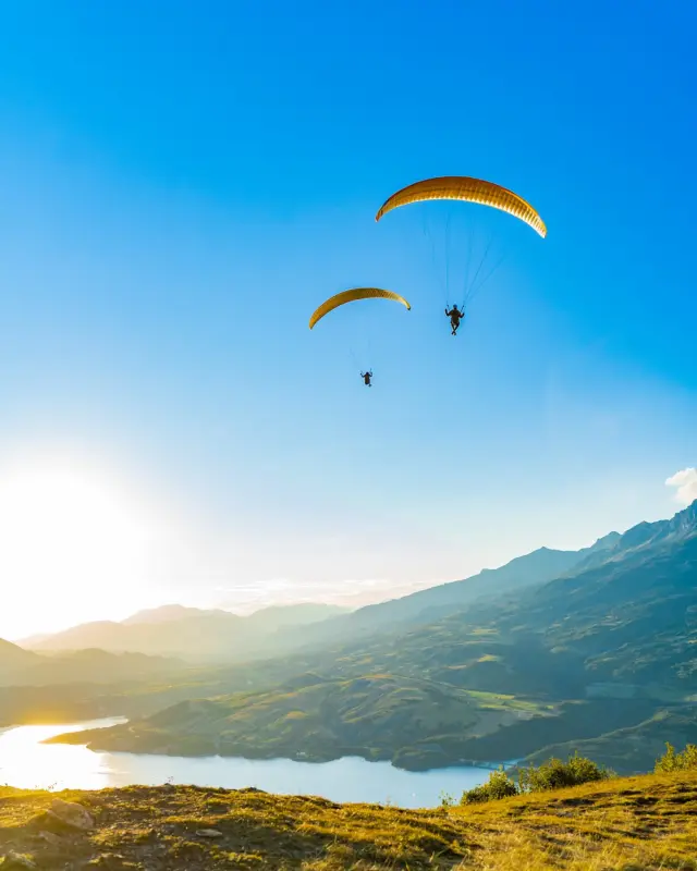 Sur terre, sur l'eau, dans les airs, chacun sa manière de profiter des Hautes-Alpes
